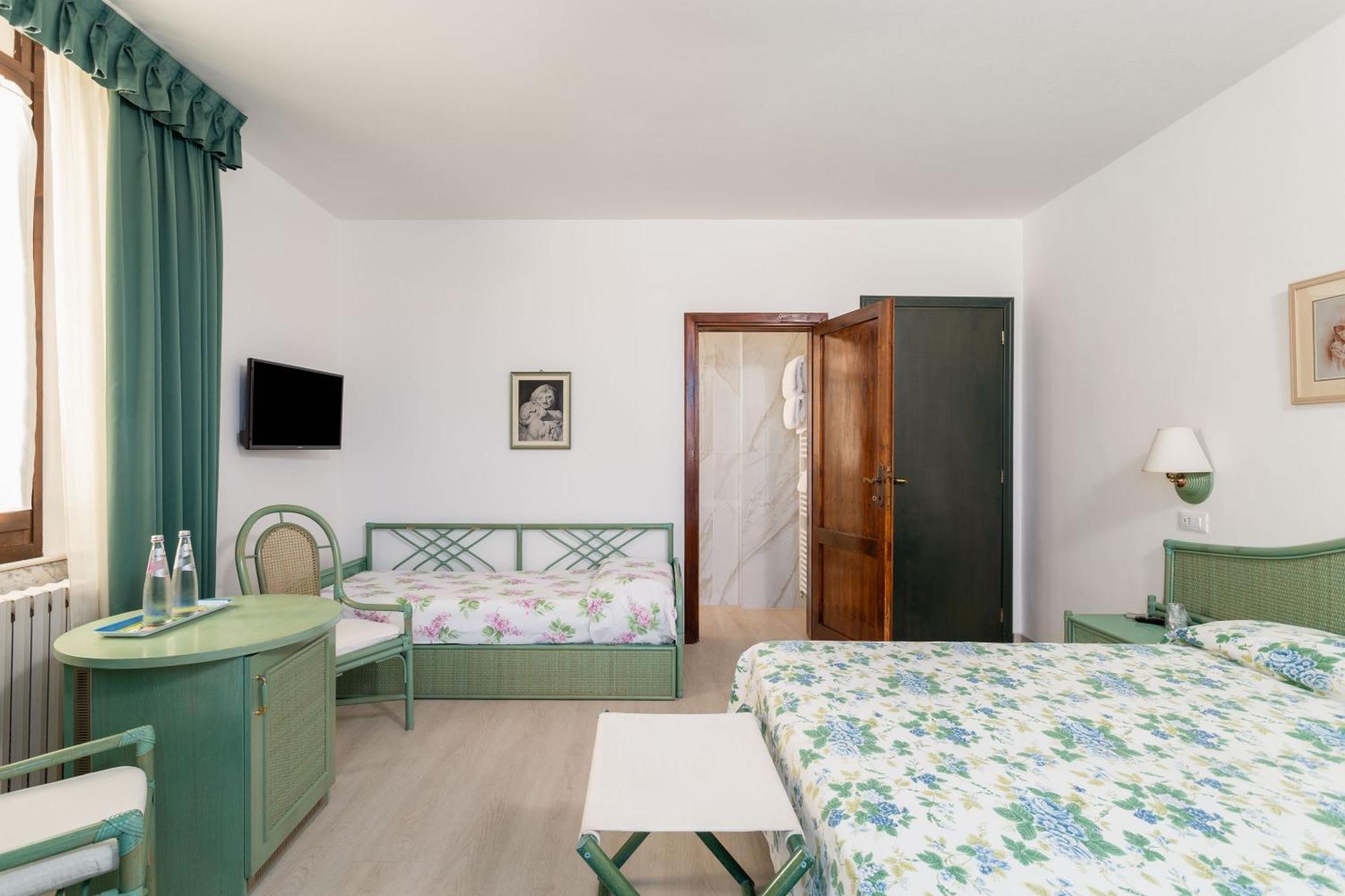 Hotel Sonia Forte dei Marmi Exterior photo